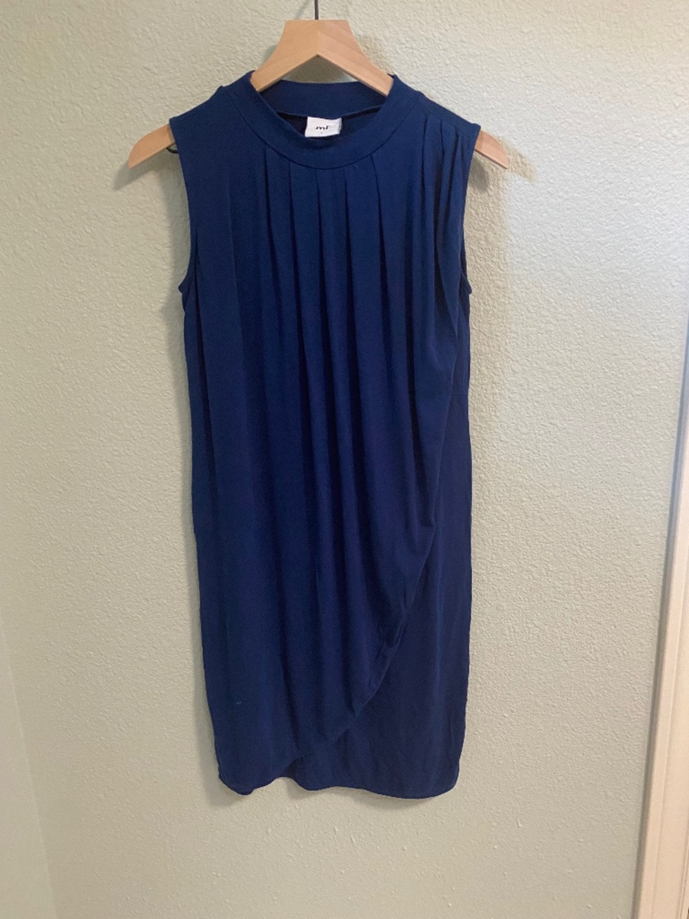 Sleeveless nursing top